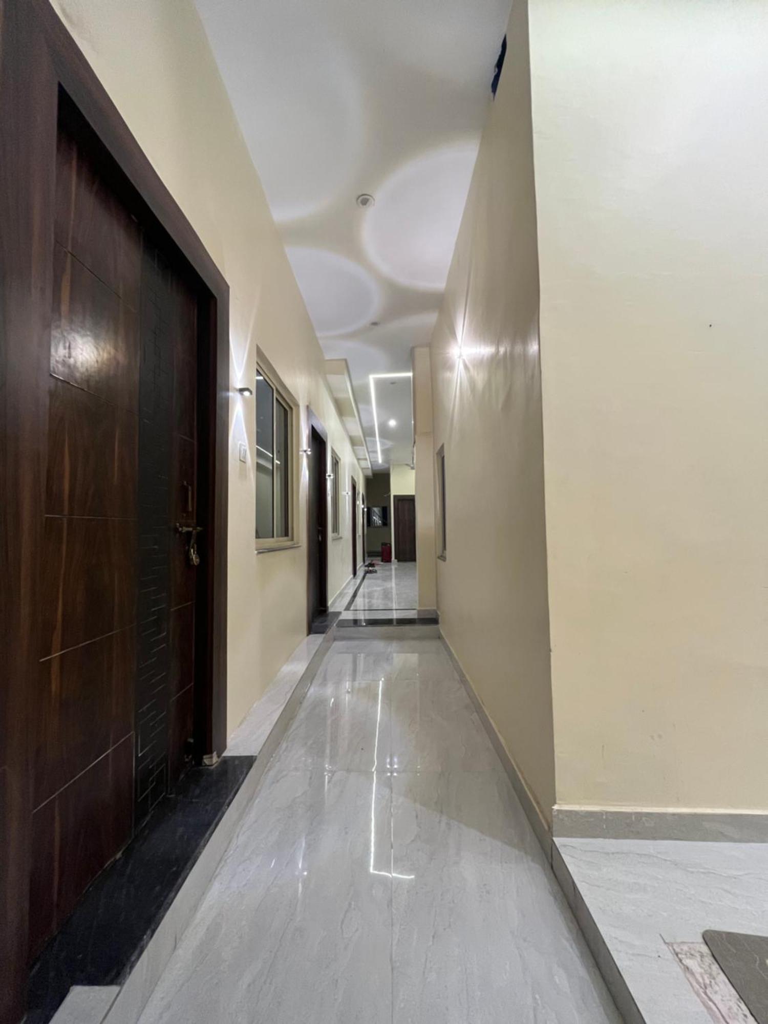 ホテル Jupiter Plaza Delhi Airport ニューデリー エクステリア 写真