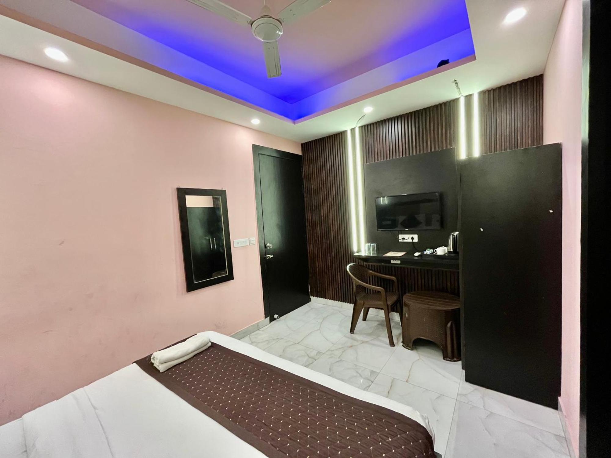 ホテル Jupiter Plaza Delhi Airport ニューデリー エクステリア 写真