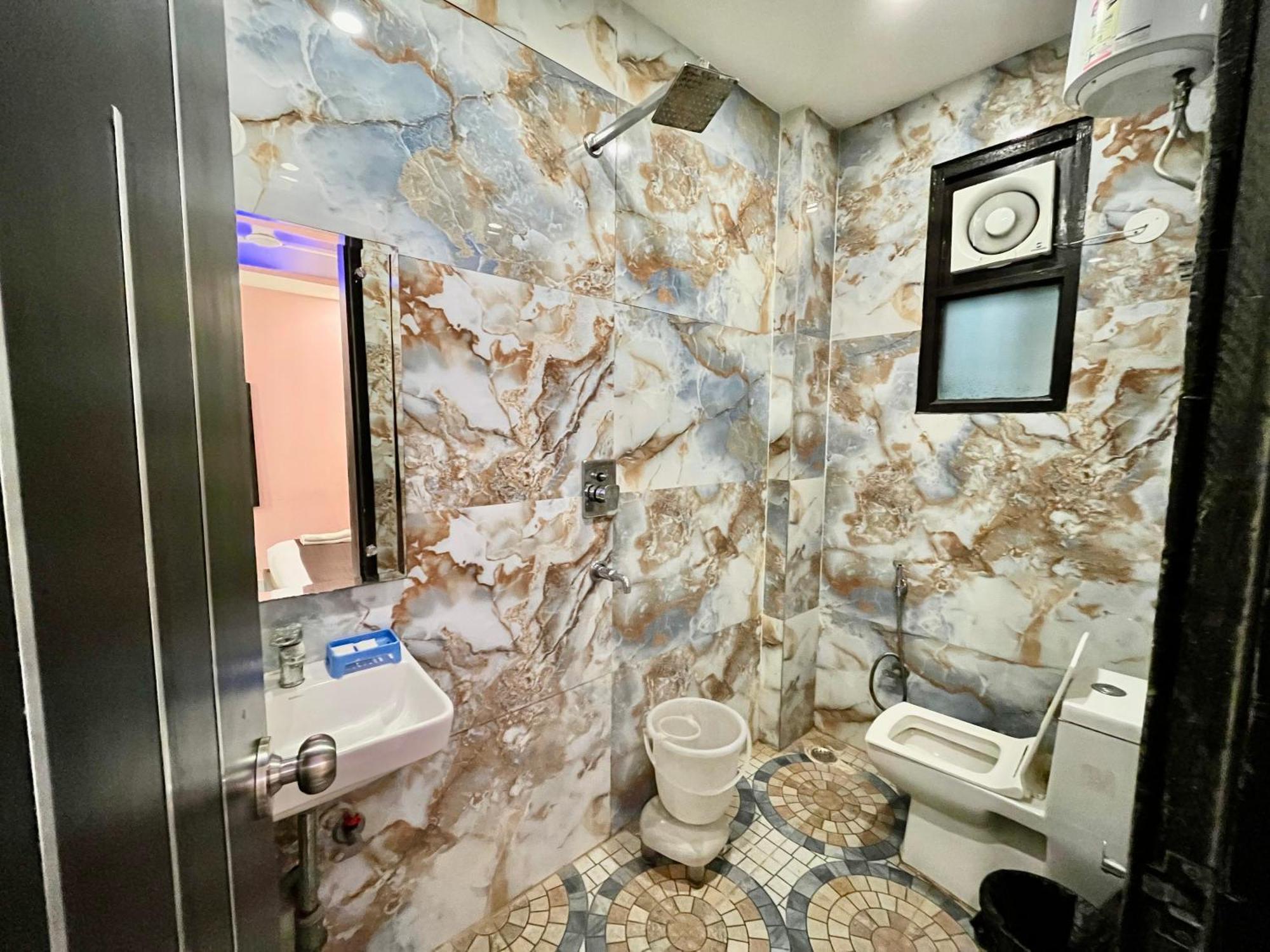 ホテル Jupiter Plaza Delhi Airport ニューデリー エクステリア 写真